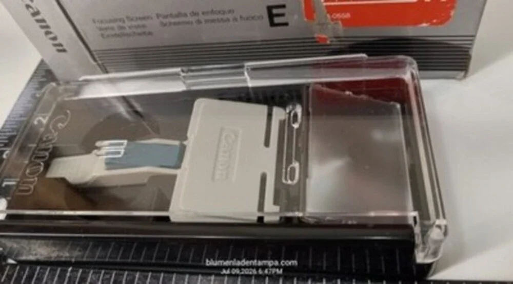 Genuine Canon Focusing Screen E-H for EOS cameras.